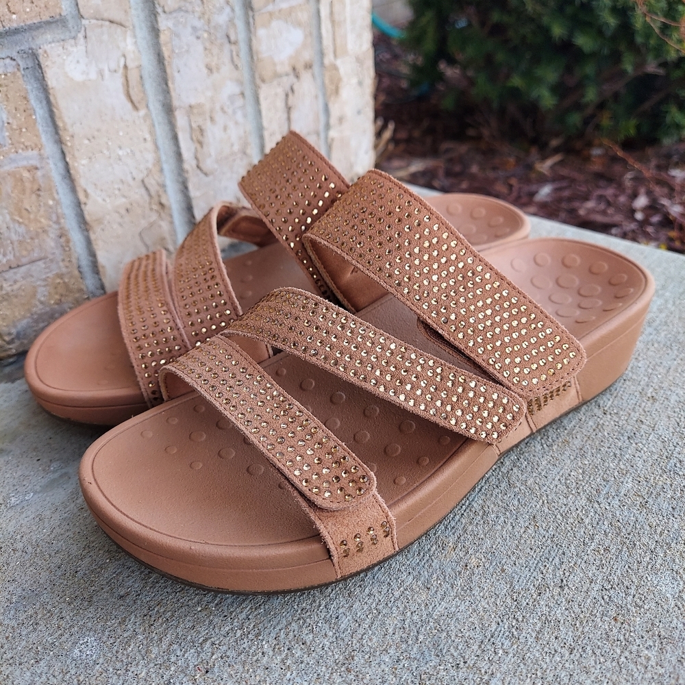 Vionic sandals women's Size 9 wide. EU 40 😃😃😃